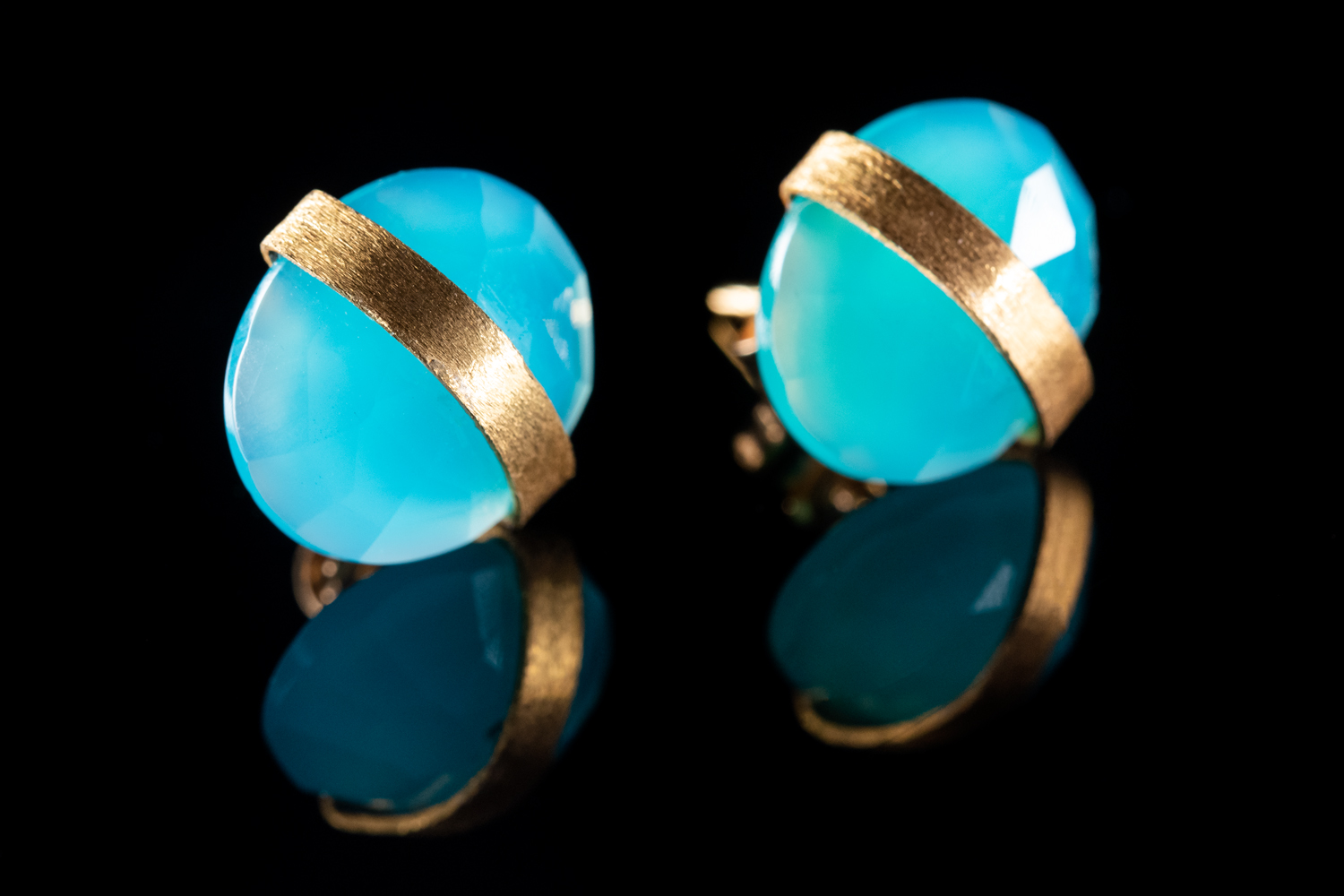 Handmade earrings in gold
